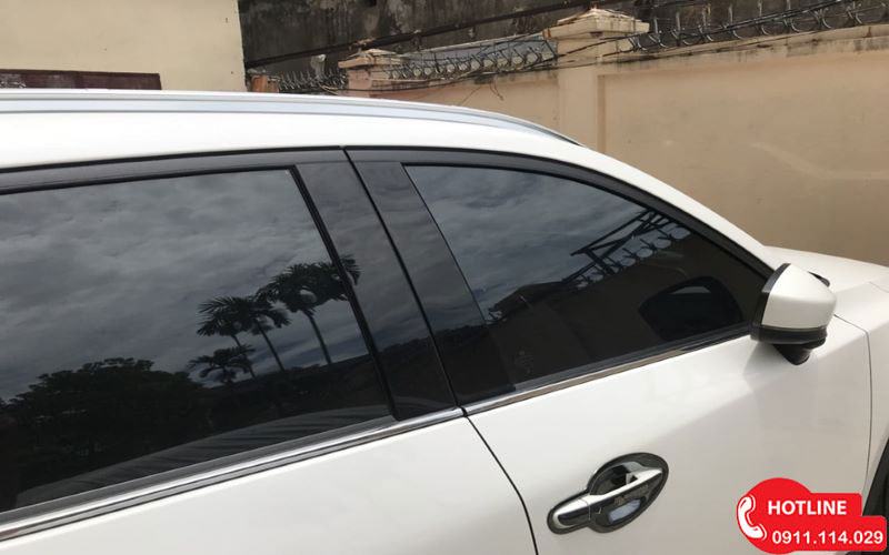 Có nên dán phim dán kính 1 chiều ô tô không?