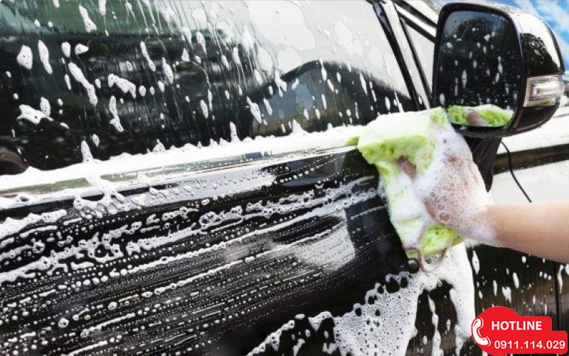 Có nên dán phim dán kính 1 chiều ô tô không?