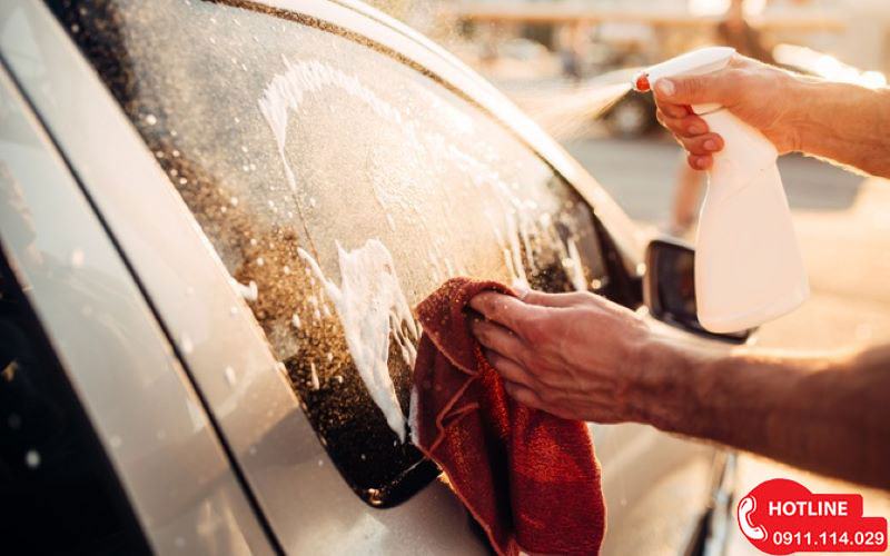 Có nên dán phim dán kính 1 chiều ô tô không?