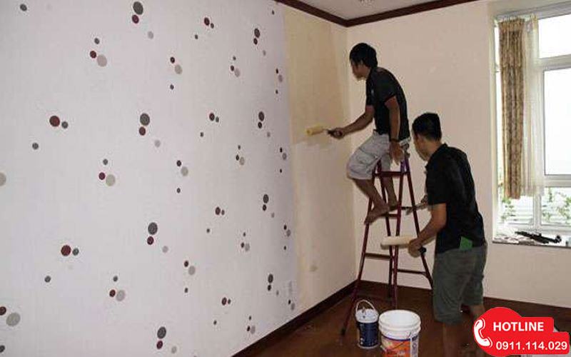 giấy dán tường có dán lên kính được không