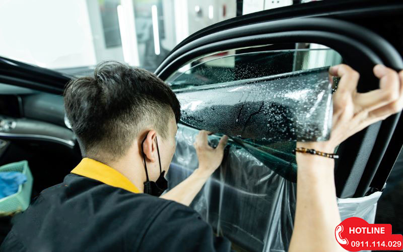 Có Nên Dán Phim Cách Nhiệt Trong Hãng?