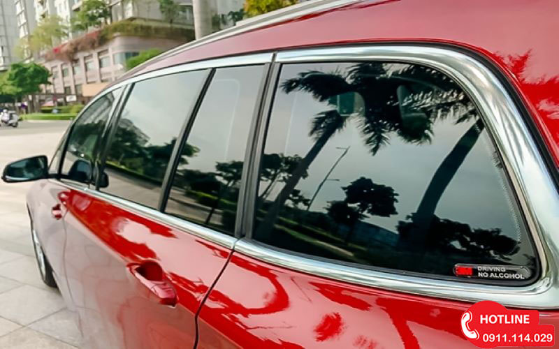 Dán Phim Cách Nhiệt Xe 7 Chỗ Loại Nào Tốt?