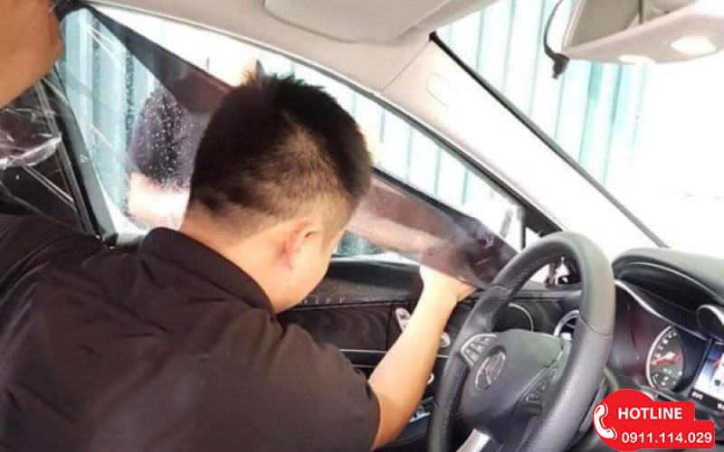 Dán phim cách nhiệt ô tô tại quận 6